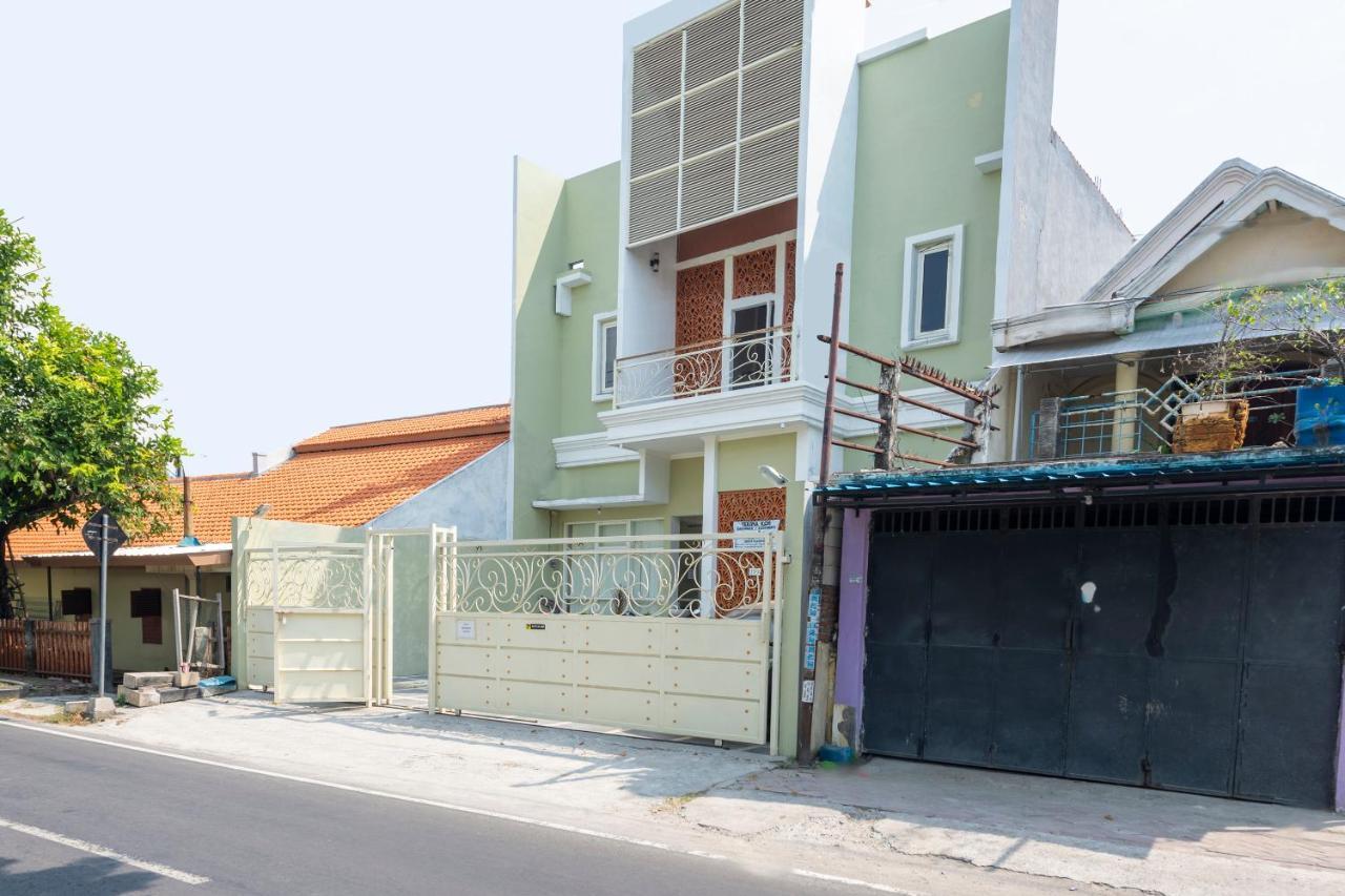 OYO 3706 Griya Tentrem Syariah Lamongan Exterior foto